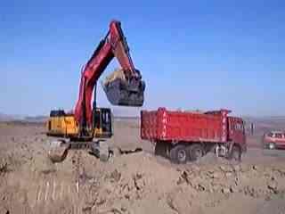 挖土机视频工作,挖掘机高效作业现场实况解析